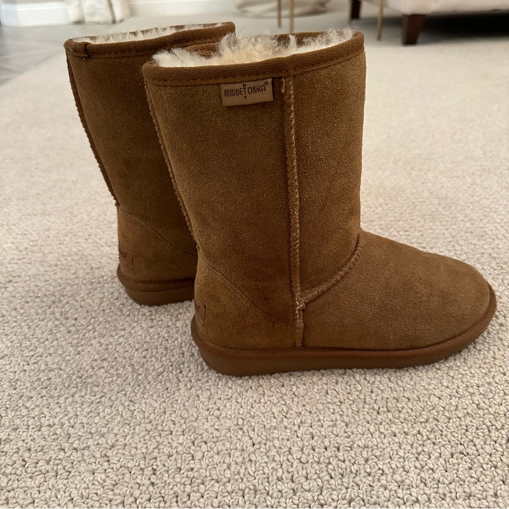 Minnetonka Olympia Short Boot Sz 6 Golden Tan